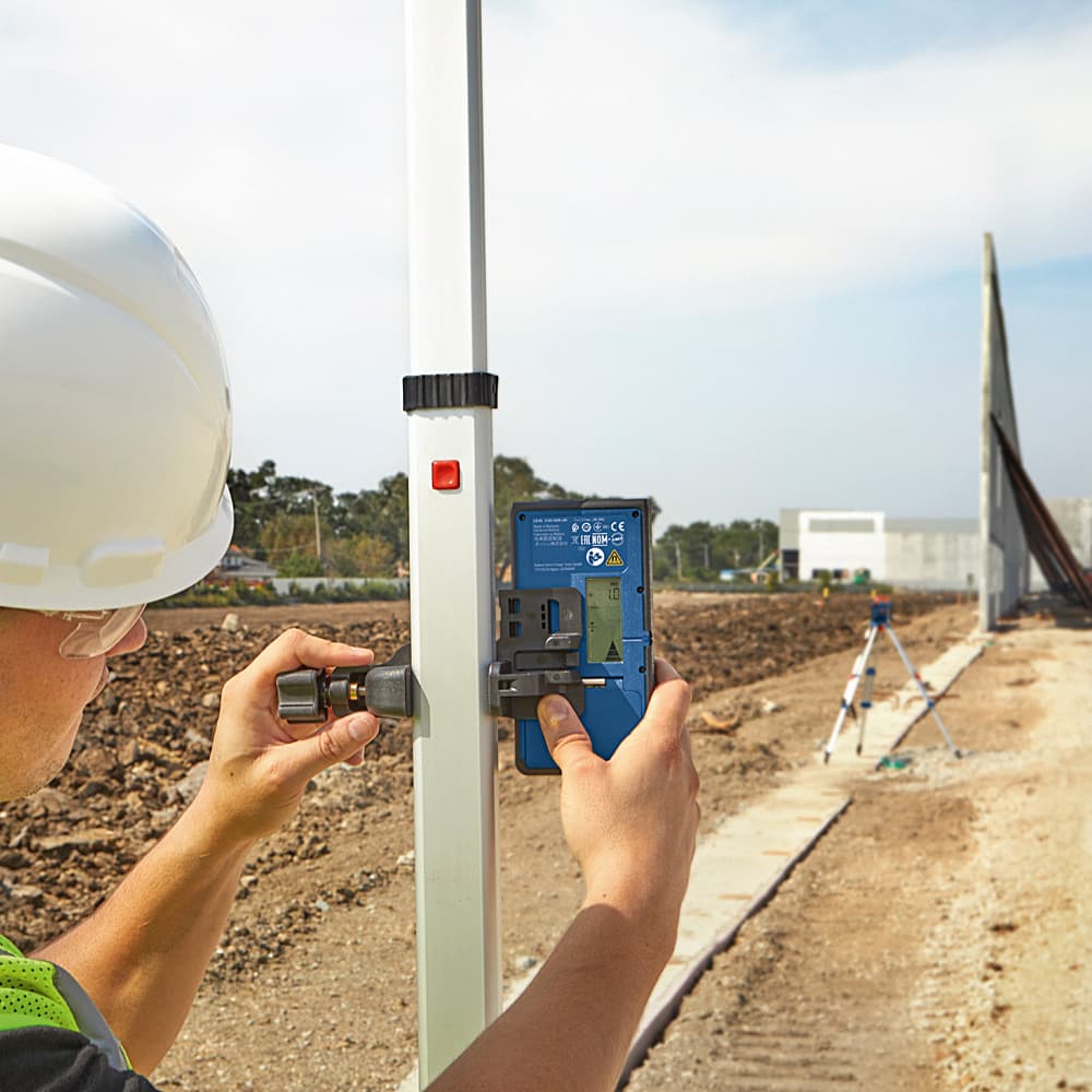 Bosch 300 Mtr Professional Laser Receiver For Quick & Easy Levelling, LR 45 — view 3