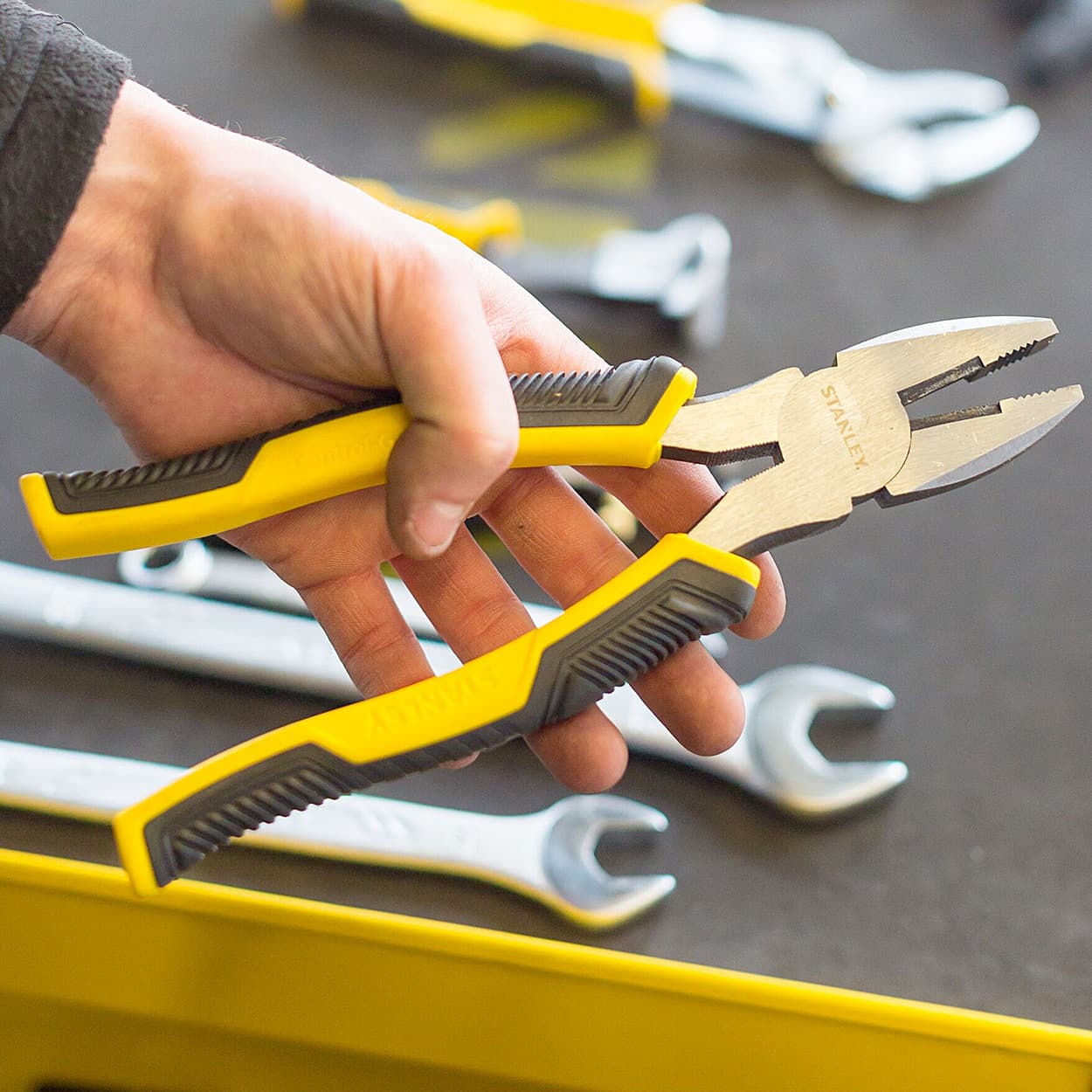 Stanley 6 inch / 150 mm Dynagrip Combination Plier, STHT0-74456 — view 3