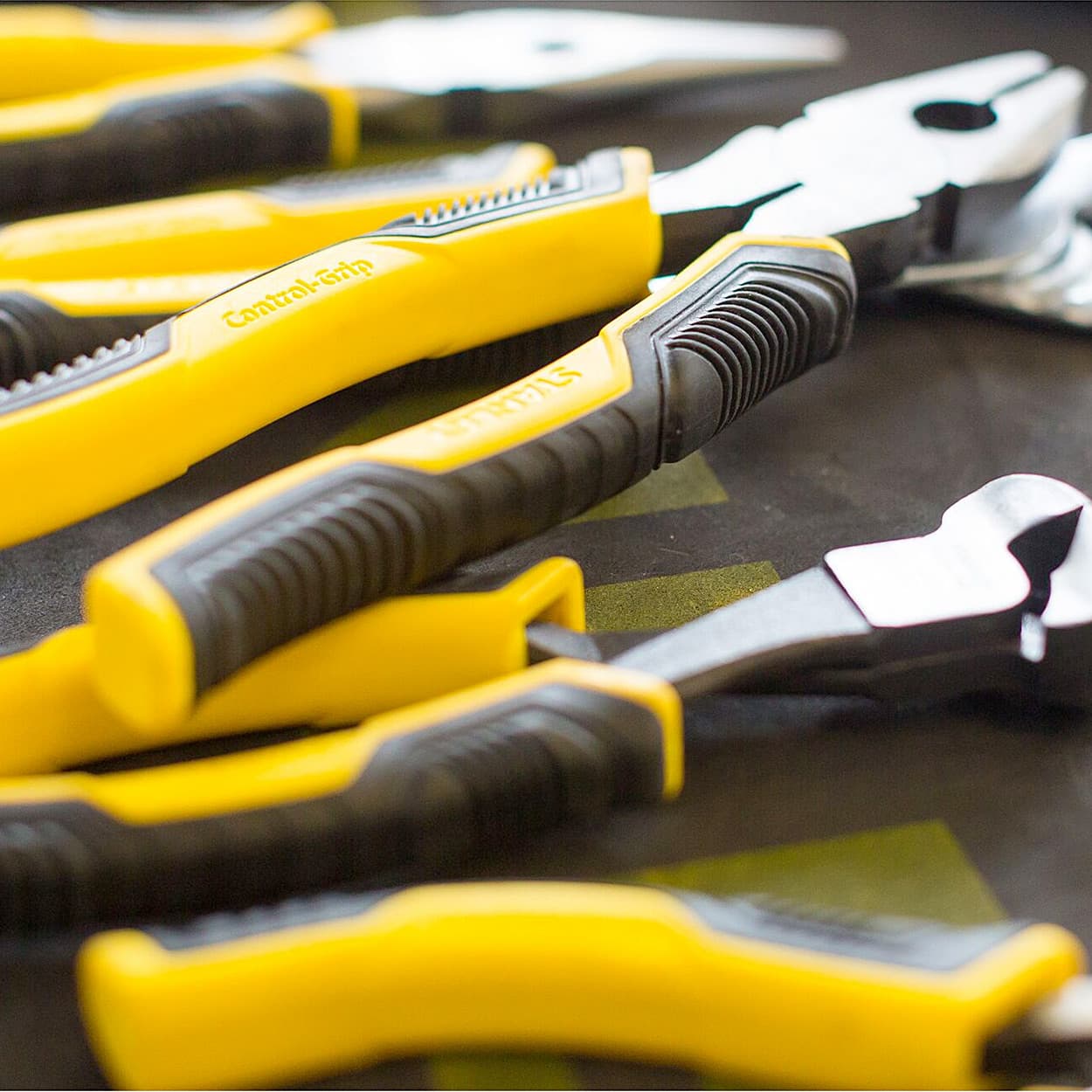 Stanley 8 inch / 200 mm Dynagrip Combination Plier, STHT0-74367 — view 5