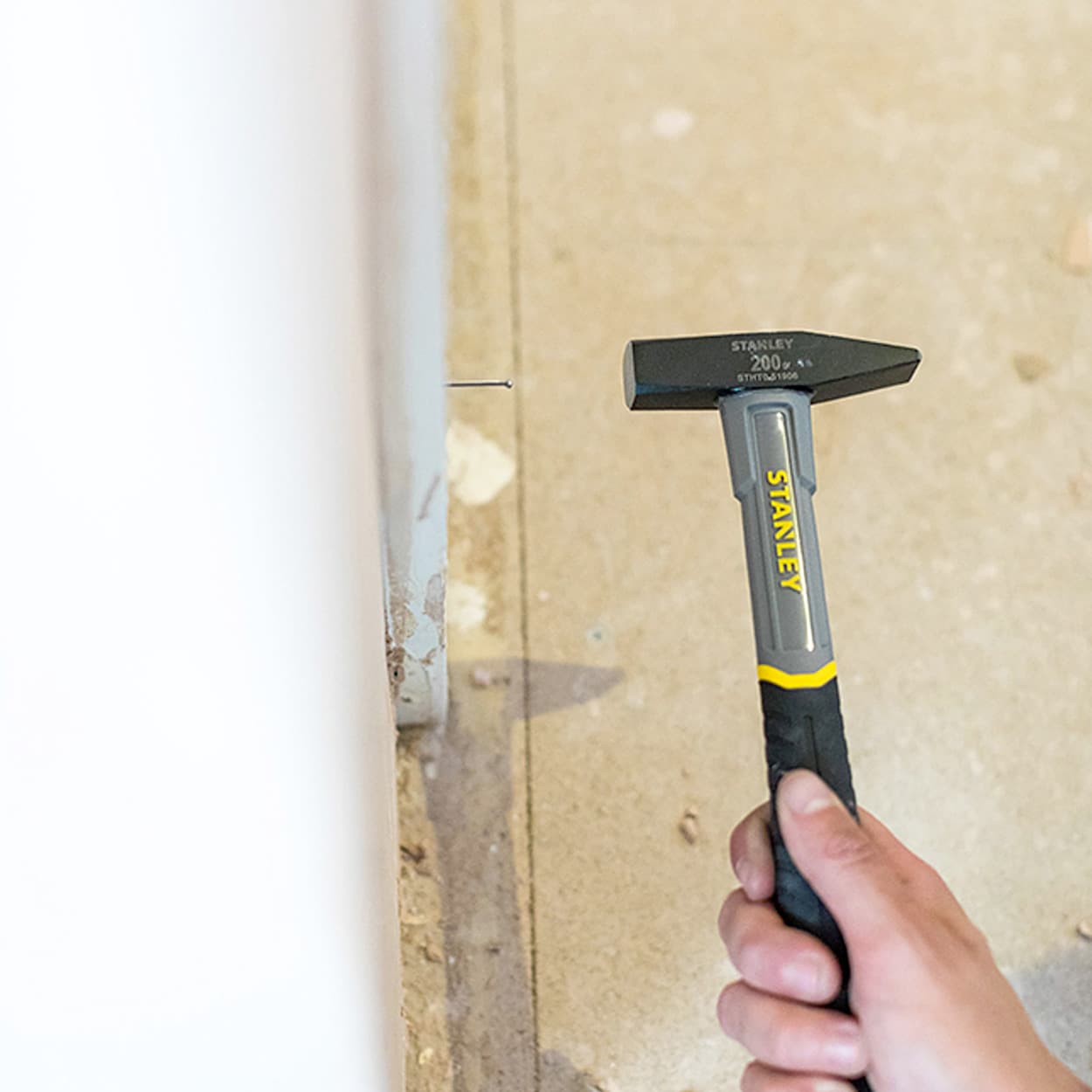 Stanley 200 Gms Fiberglass Handle Din Hammer, STHT0-51906 — view 3