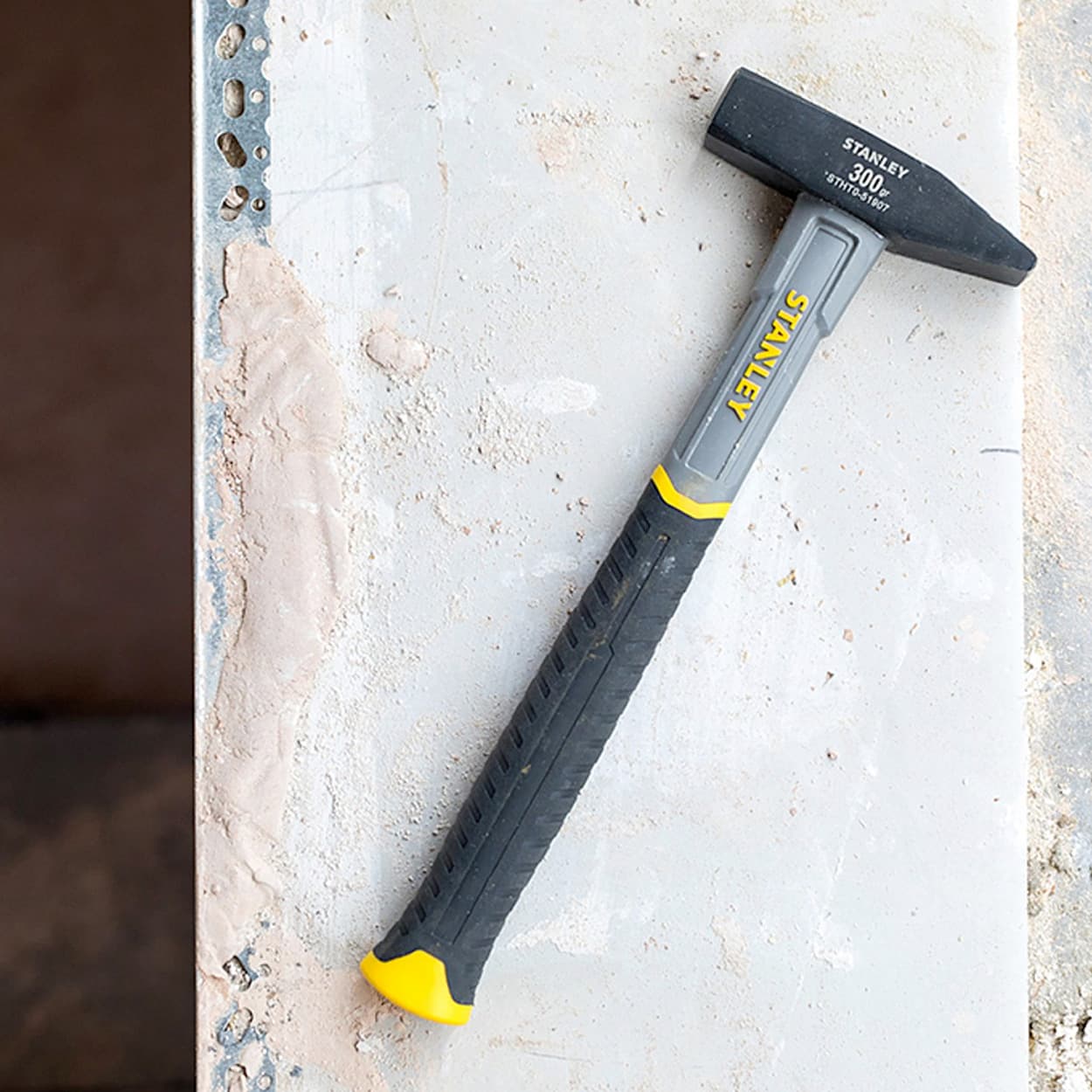 Stanley 300 Gms Fiberglass Handle Din Hammer, STHT0-51907 — view 3